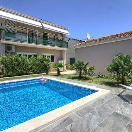 Pjacal Ii Mit Privatem Pool In Pula