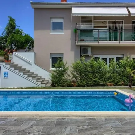 Pjacal Ii Mit Privatem Pool In Holiday home Pula