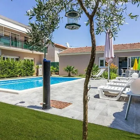 Pjacal Ii Mit Privatem Pool In * Pula